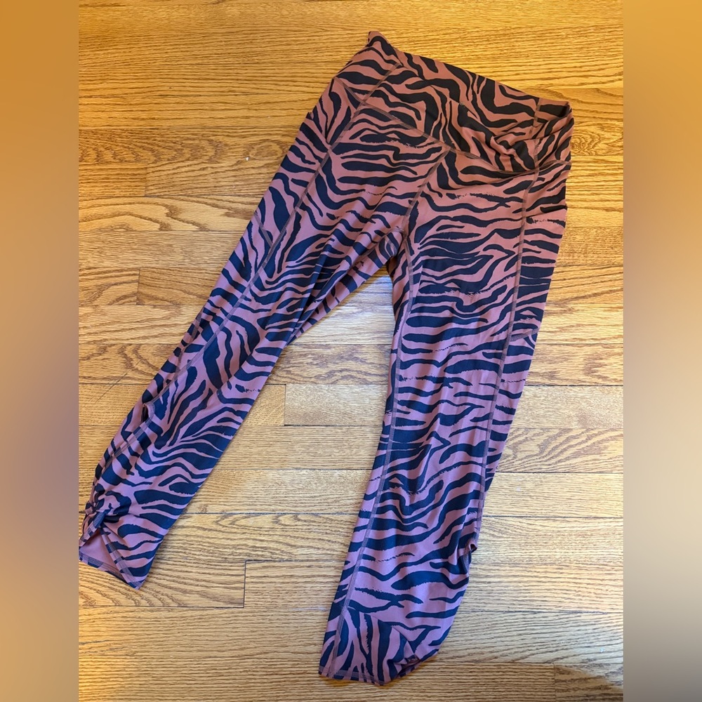 Fabletics Mahogany Zebra Stroke Oasis Leggings & Bra Set, L - Picture 4 of 6